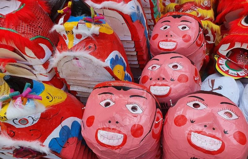 Mặt nạ truyền thống chính là điểm nhấn của các gian hàng trên phố Hàng Mã. - Nguồn: Internet