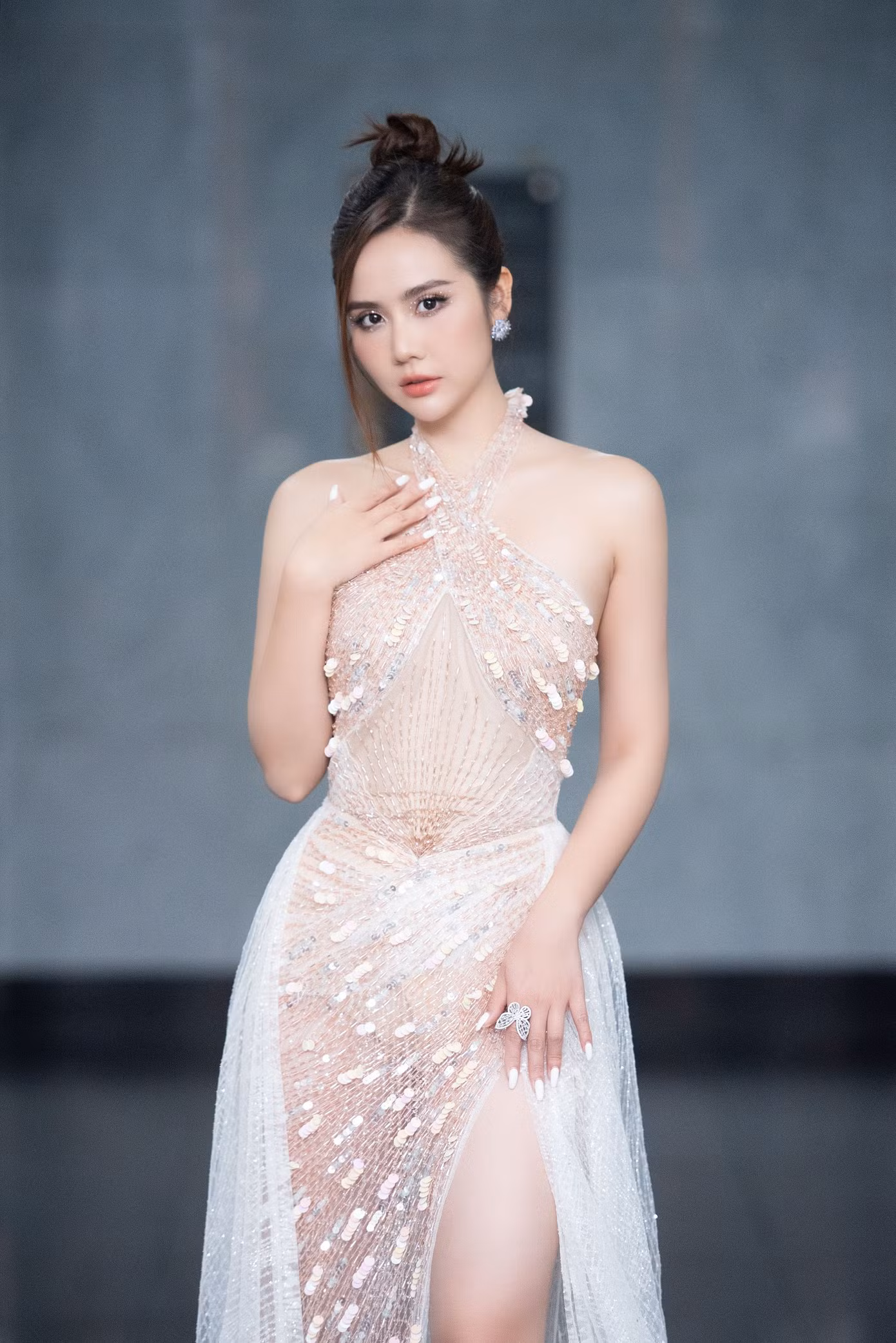 Nhan sắc ngày càng thăng hạng của nữ diễn viên. Nhan sắc ngày càng thăng hạng của nữ diễn viên.