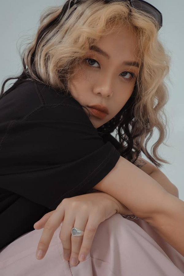 Ngoại hình cá tính và sự đa tài là điều giúp cô nàng Gen Z thu hút đông đảo người hâm mộ. Ngoại hình cá tính và sự đa tài là điều giúp cô nàng Gen Z thu hút đông đảo người hâm mộ.