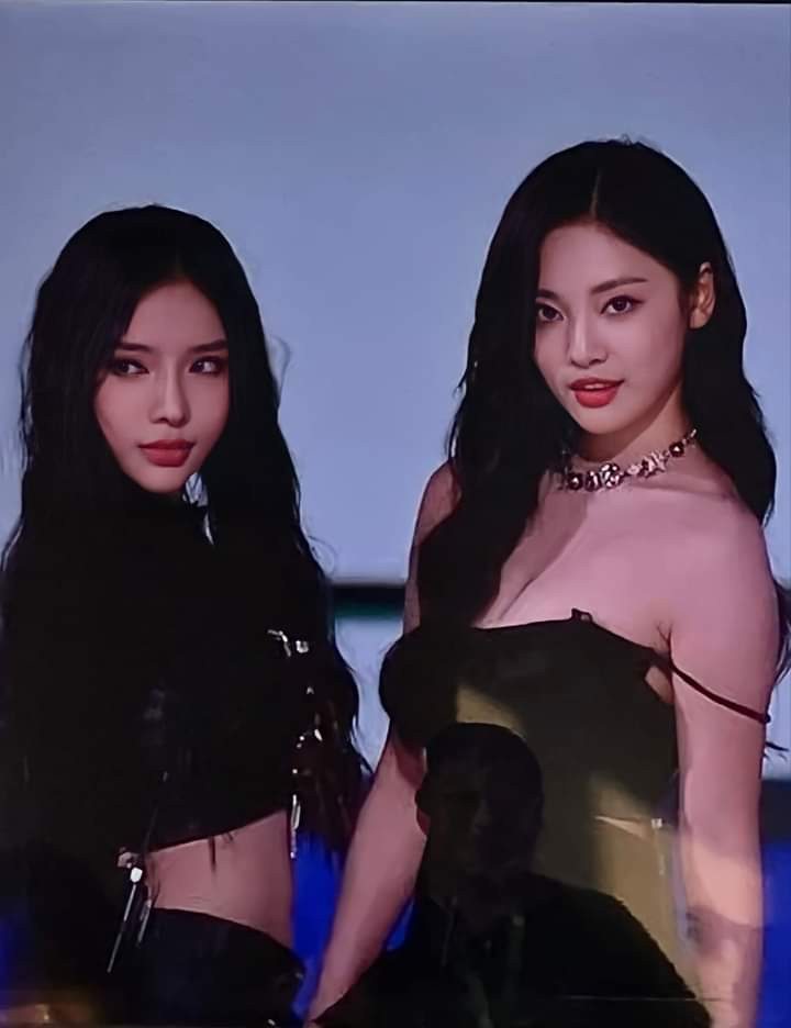 Màn “đọ sắc” của LyLy với NingNing (aespa) khiến netizen không khỏi hào hứng. Màn “đọ sắc” của LyLy với NingNing (aespa) khiến netizen không khỏi hào hứng.