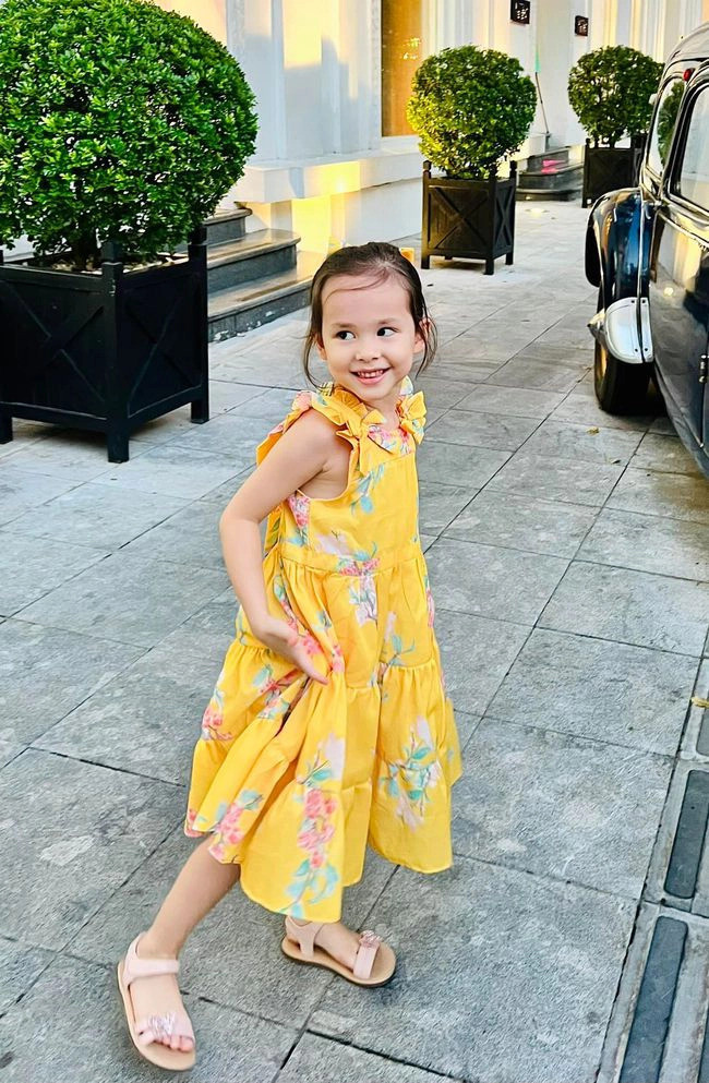 Lina đã biết tạo dáng ngay từ khi còn tấm bé.