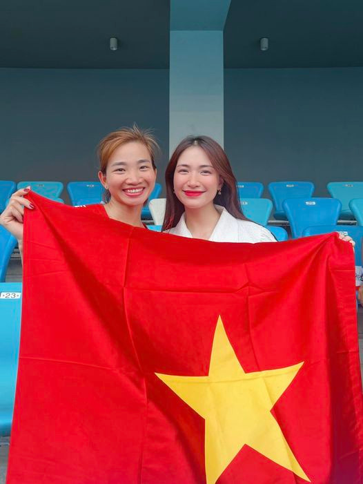 Hòa Minzy đã có một hành trình đáng nhớ cùng đoàn thể thao Việt Nam tại Campuchia. Hòa Minzy đã có một hành trình đáng nhớ cùng đoàn thể thao Việt Nam tại Campuchia.