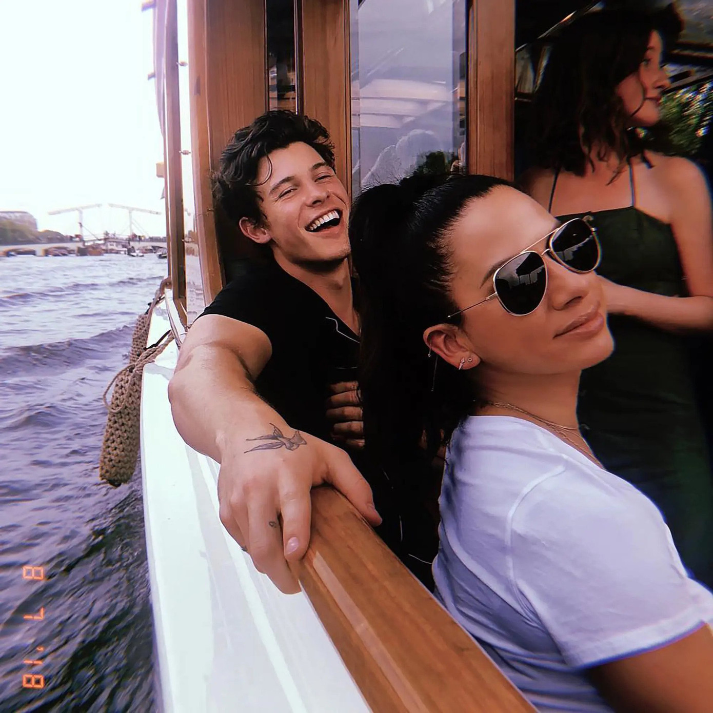 Tin đồn hẹn hò mới của Shawn Mendes khiến cư dân mạng ngạc nhiên bởi anh từng vướng tin đồn hẹn hò nữ Tiến sĩ Miranda vài tháng trước đó.