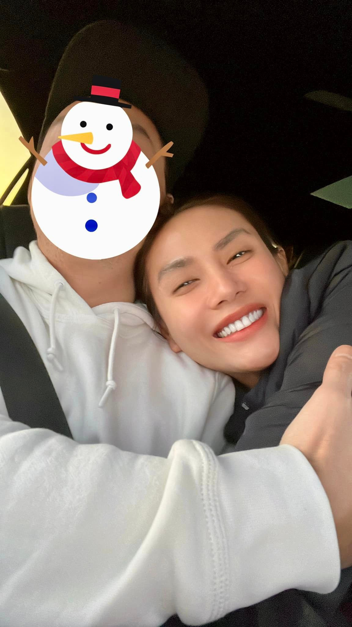 Dù yêu xa nhưng tình cảm của cô và bạn trai vẫn rất ngọt ngào.