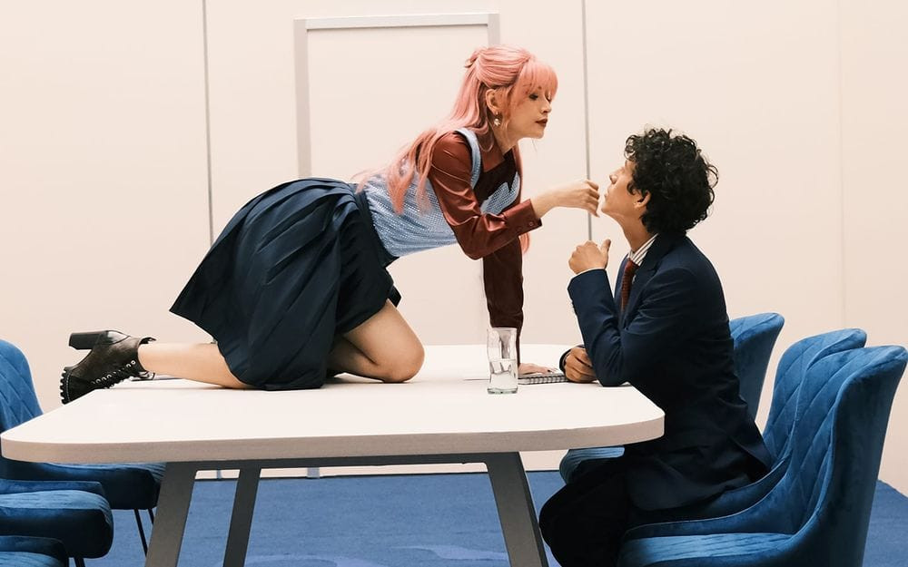 Một cảnh trong MV Black Hickey của Chi Pu. Một cảnh trong MV Black Hickey của Chi Pu.