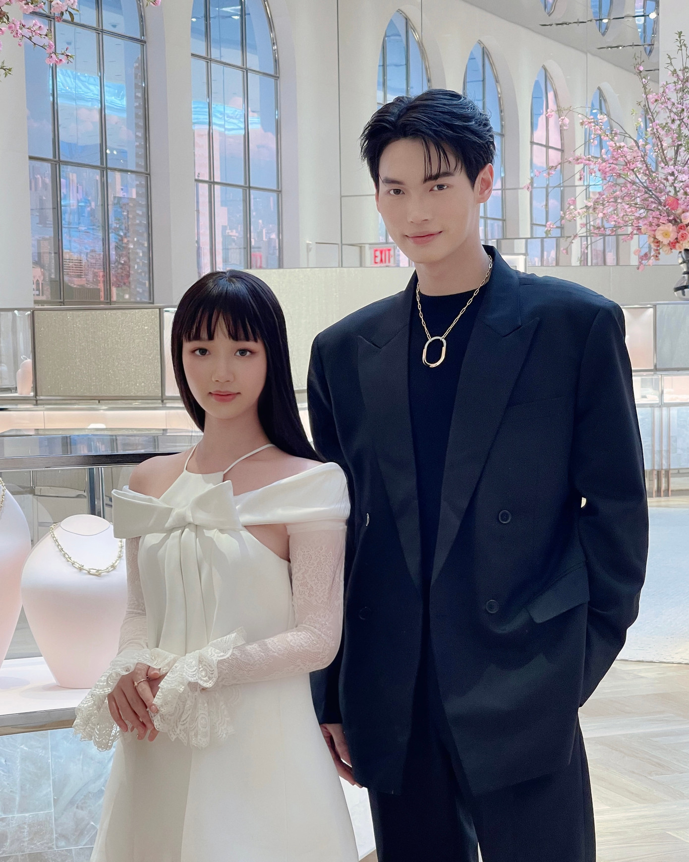 AMEE và ngôi sao trẻ đang lên xứ Chùa Vàng - Win Metawin. AMEE và ngôi sao trẻ đang lên xứ Chùa Vàng - Win Metawin.