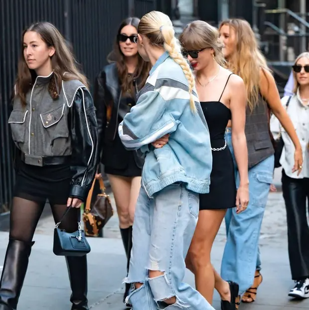 Taylor Swift vui vẻ đi chơi với nhóm bạn thân sau khi chia tay Joe Alwyn.