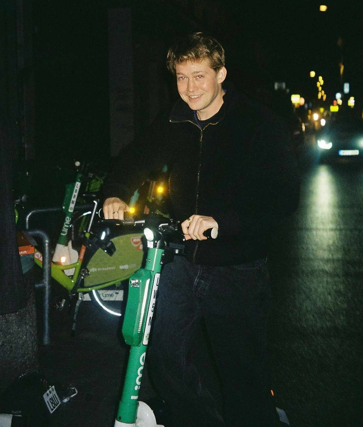 Bức ảnh của Joe mà Emma Laird đăng tải khiến cô gặp thị phi.