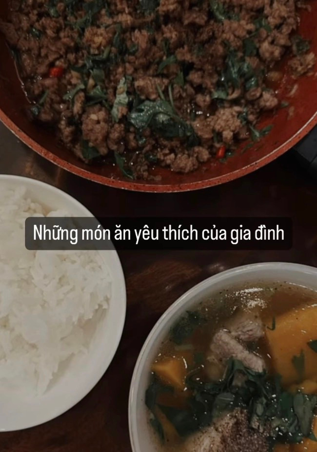 Châu Bùi chia sẻ úp mở về chuyện siêng năng nấu ăn cho "gia đình". Châu Bùi chia sẻ úp mở về chuyện siêng năng nấu ăn cho "gia đình".