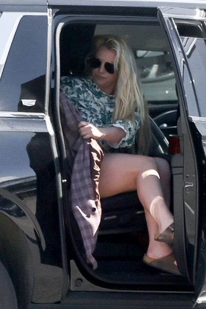 Britney Spears không mang nhẫn cưới trong video đăng tải lên Instagram. Britney Spears không mang nhẫn cưới trong video đăng tải lên Instagram.