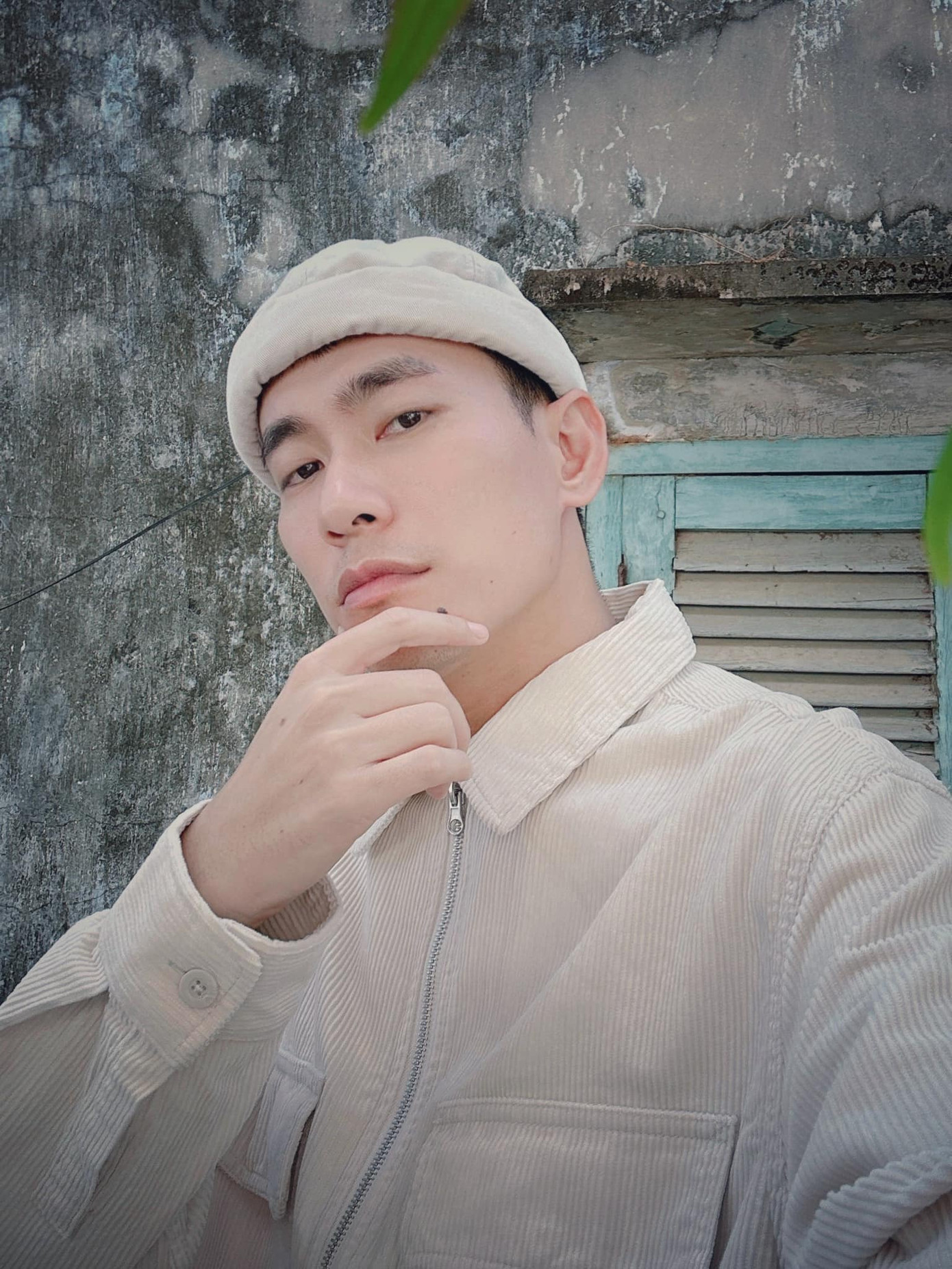 Nhan sắc trẻ trung của nam diễn viên nhận được nhiều lời khen. Nhan sắc trẻ trung của nam diễn viên nhận được nhiều lời khen.