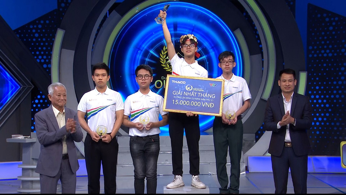 Nam sinh Đặng Trung Hiếu dẫn đầu cuộc thi tháng với 245 điểm. Nguồn: Fanpage Đường Lên Đỉnh Olympia