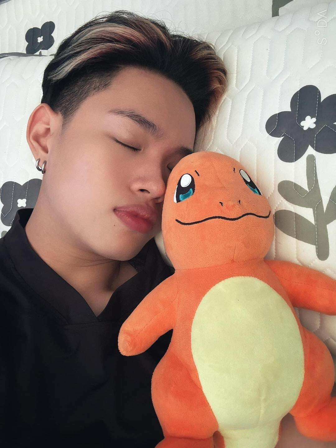 Chú gấu bông là món quà DJ Wukong hứa tặng Pháp Kiều nếu rapper HOA HỒNG GAI...Y! thắng vòng 2.