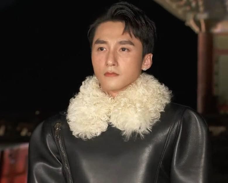 Một trong những cái tên được khán giả Việt mong chờ nhất chính là Sơn Tùng M-TP. Đây là sự kiện đầu tiên nam ca sĩ xuất hiện sau khi được nhà Gucci xướng danh "Friend of House". Một trong những cái tên được khán giả Việt mong chờ nhất chính là Sơn Tùng M-TP. Đây là sự kiện đầu tiên nam ca sĩ xuất hiện sau khi được nhà Gucci xướng danh "Friend of House".