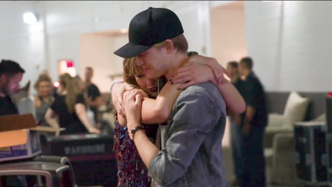 Joe trước đó luôn có mặt tại các show diễn của Taylor khi có thể. Joe trước đó luôn có mặt tại các show diễn của Taylor khi có thể.