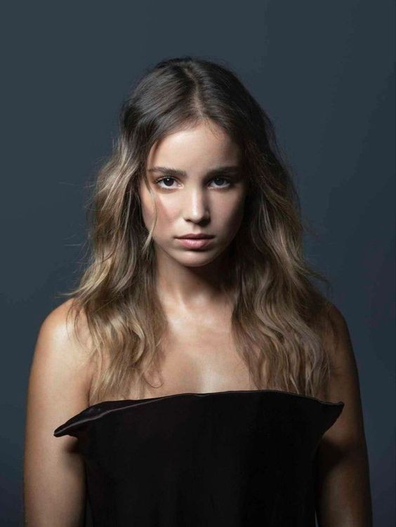 Alba Baptista đóng vai chính trong một số bộ phim và chương trình truyền hình nổi tiếng của Bồ Đào Nha, bao gồm A Impostora, Filha da Lei, A Criação và Jogo Duplo.