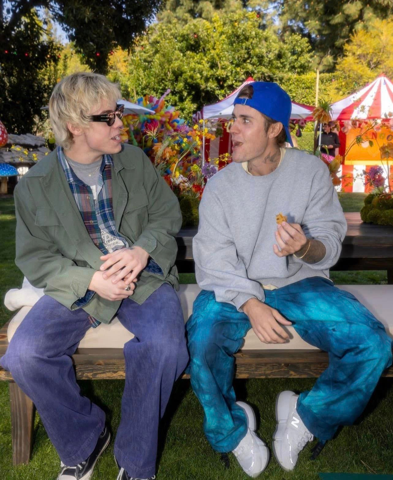 The Kid LAROI trong sinh nhật của đàn anh.