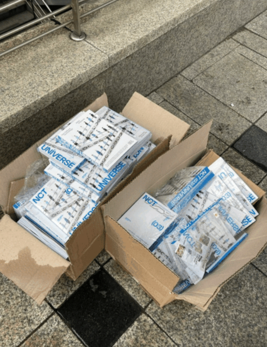 Các album hiếm khi được giữ lại sau khi bị bóc vỏ vì số lượng quá lớn.