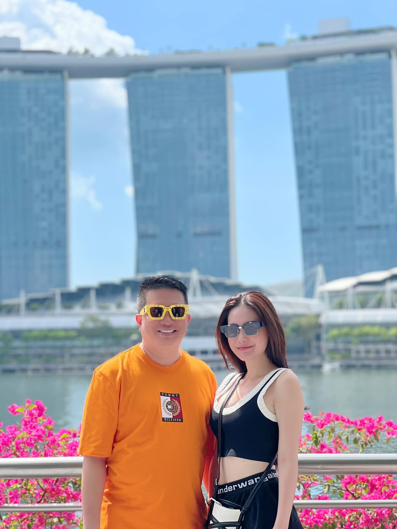 Nguyên nhân cả hai bán nhẫn cưới đến từ khó khăn sau khi cưới.