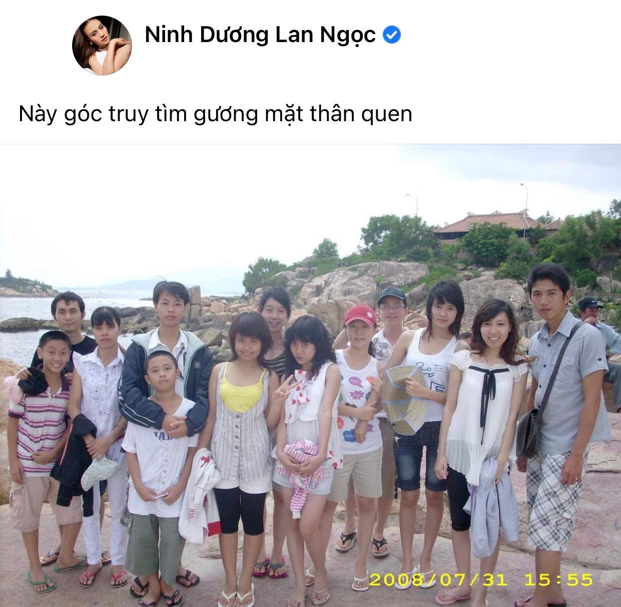 Ninh Dương Lan Ngọc hài hước đăng caption nhờ dân tình tìm hộ "người quen".