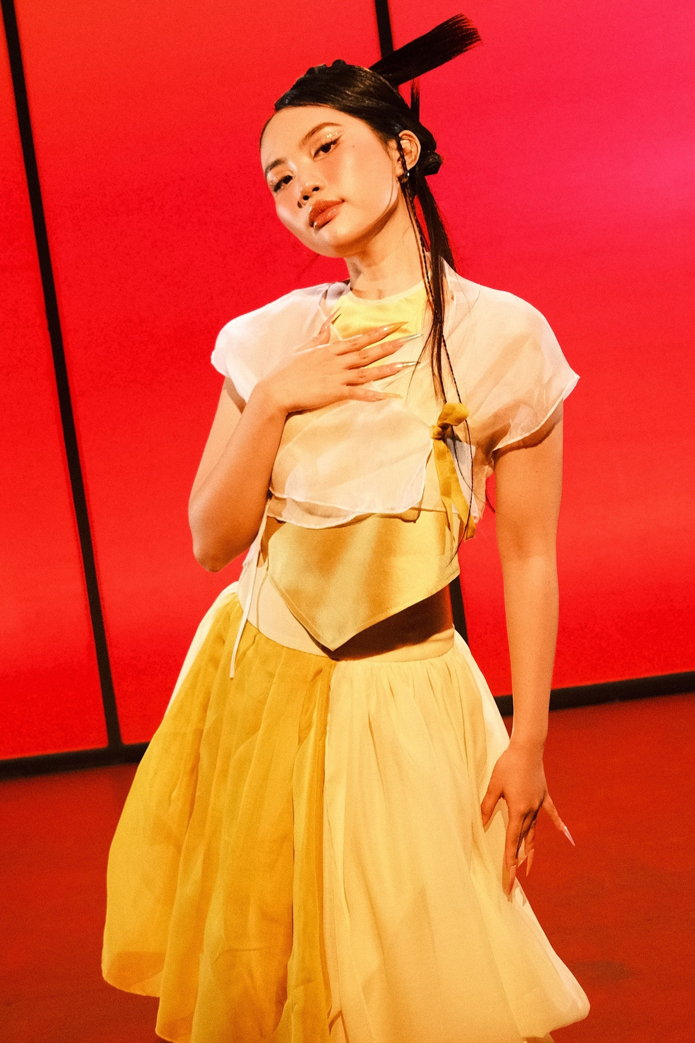 Nhan sắc ngày càng thăng hạng của nữ ca sĩ nhận được nhiều lời khen từ khán giả.