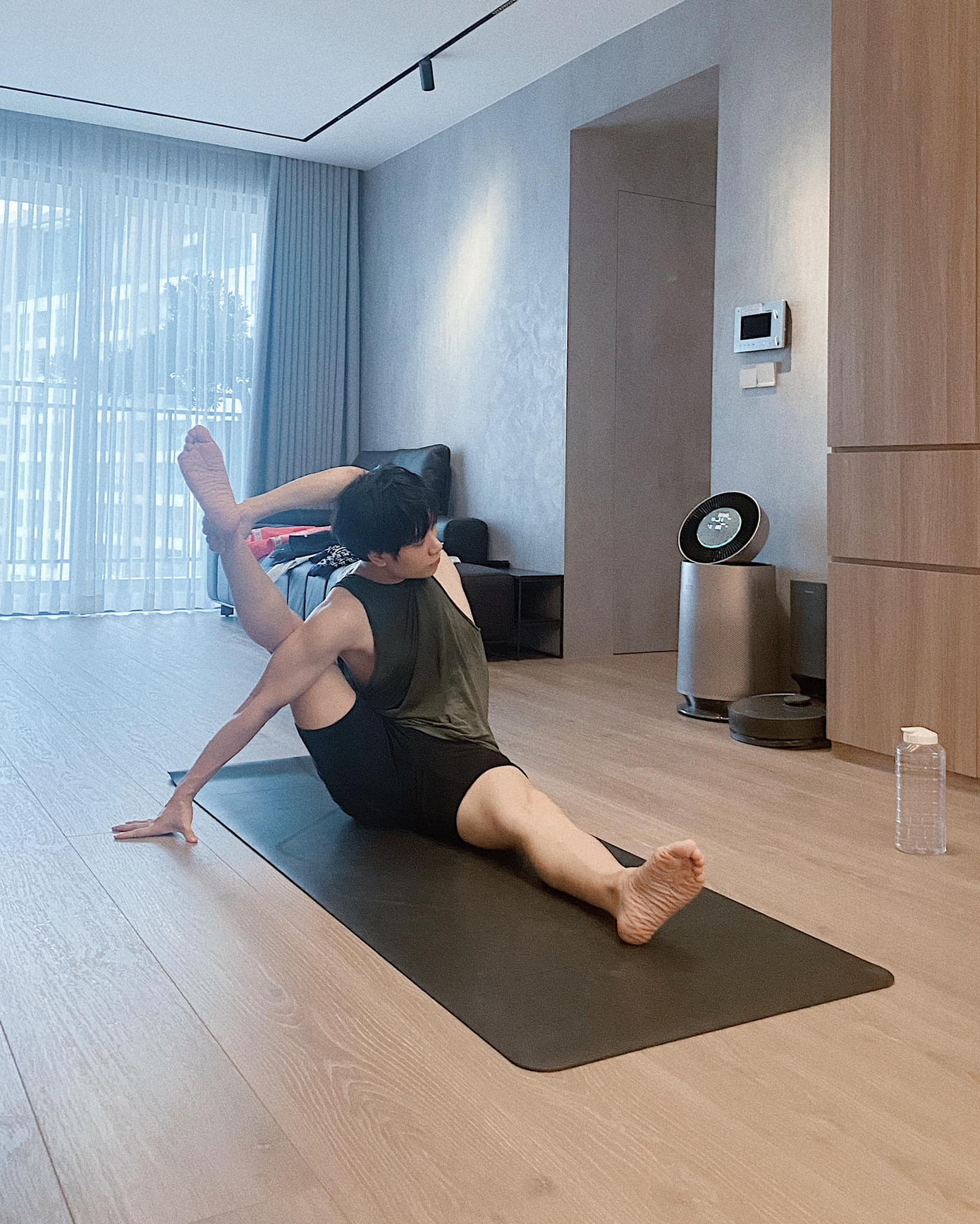 Trúc Nhân thường xuyên tập luyện để nâng cao thể lực và ngoại hình. Trúc Nhân thường xuyên tập luyện để nâng cao thể lực và ngoại hình.