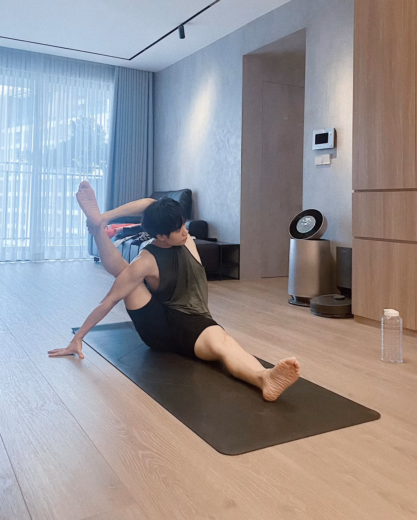 Trúc Nhân thường xuyên tập luyện để nâng cao thể lực và ngoại hình.