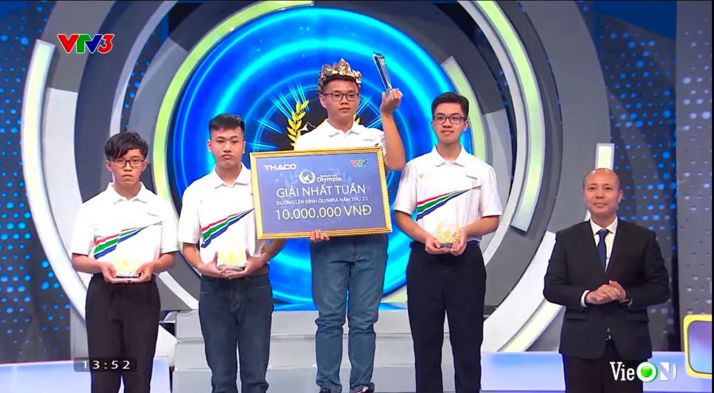 Nam sinh Đồng Nai giành vòng nguyệt quế tuần với 300 điểm. Nam sinh Đồng Nai giành vòng nguyệt quế tuần với 300 điểm.