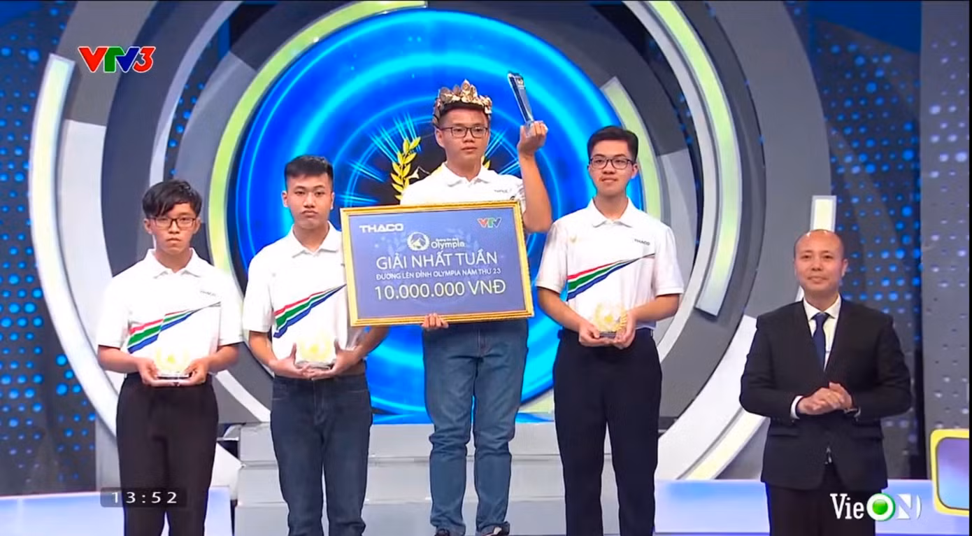 Nam sinh Đồng Nai giành vòng nguyệt quế tuần với 300 điểm.