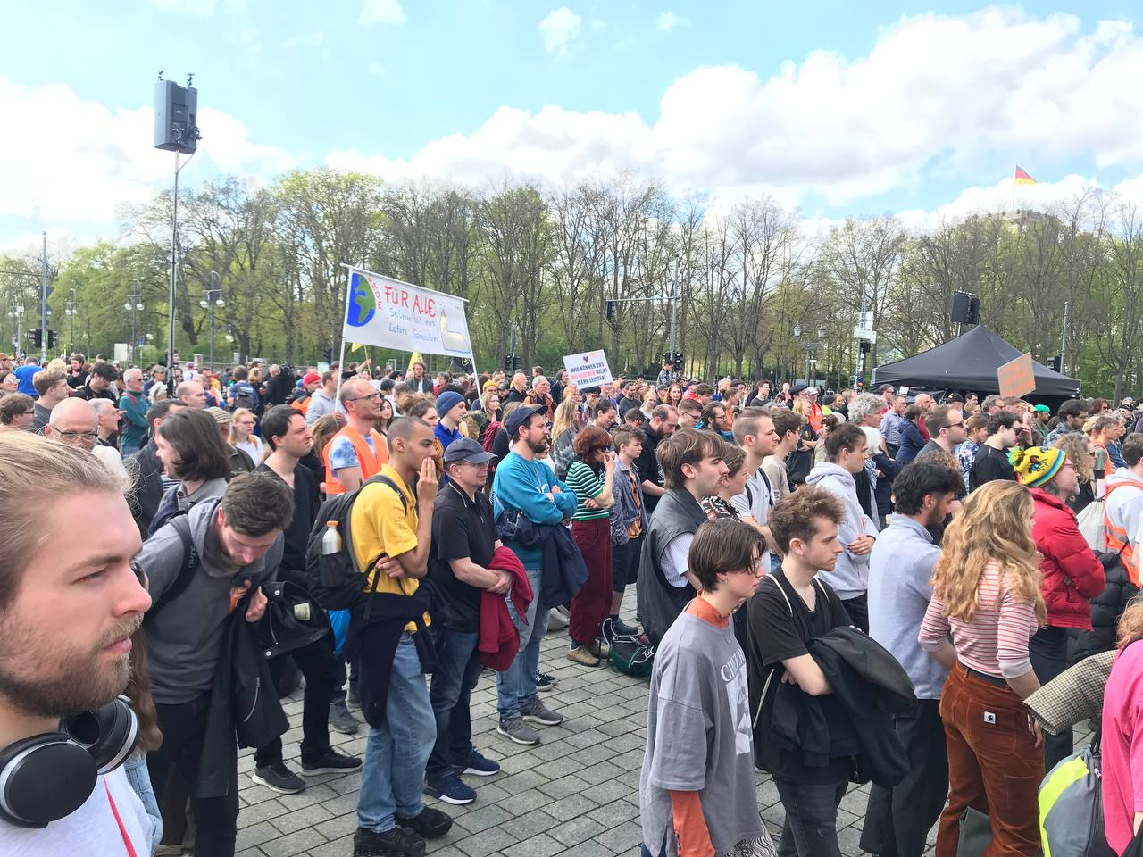 Hành động này tuy vậy vẫn được nhiều người dân Đức ủng hộ.