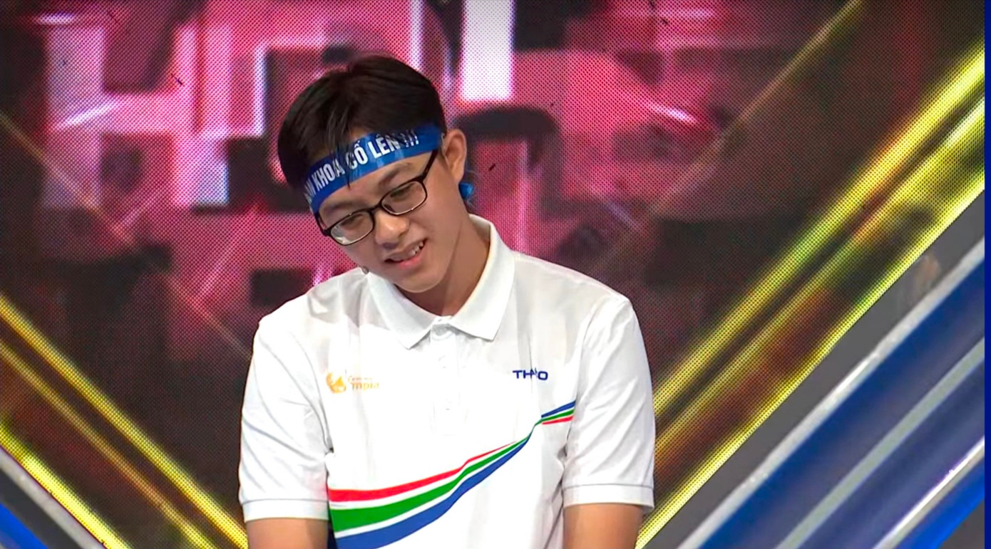 Tuấn Khoa tiếc nuối khi để mất vị trí dẫn đầu Đoàn leo núi. Tuấn Khoa tiếc nuối khi để mất vị trí dẫn đầu Đoàn leo núi.