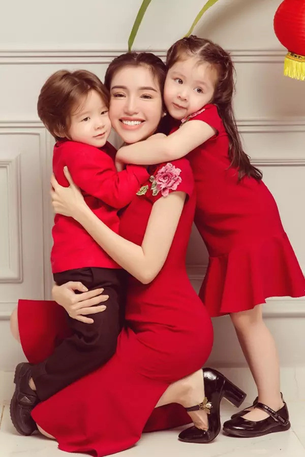 Hai nhóc tỳ nhà Elly Trần có tính cách tương đồng nhau.