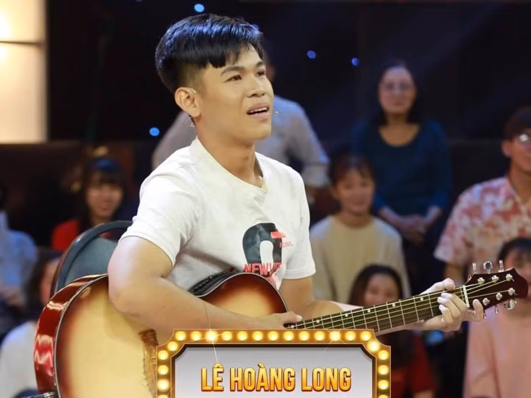Ca khúc Hành Lang Cũ từng trở thành một hiện tượng trên mạng xã hội. Ca khúc Hành Lang Cũ từng trở thành một hiện tượng trên mạng xã hội.