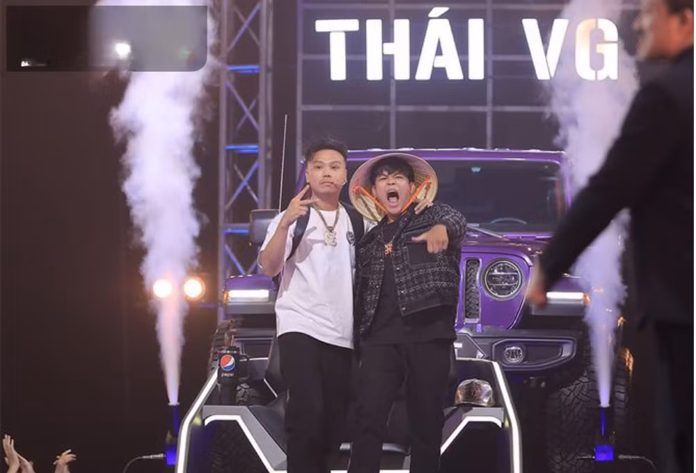 Cuối cùng, Long Nón Lá đã về với “đại gia đình" anh cả Thái VG. Cuối cùng, Long Nón Lá đã về với “đại gia đình" anh cả Thái VG.