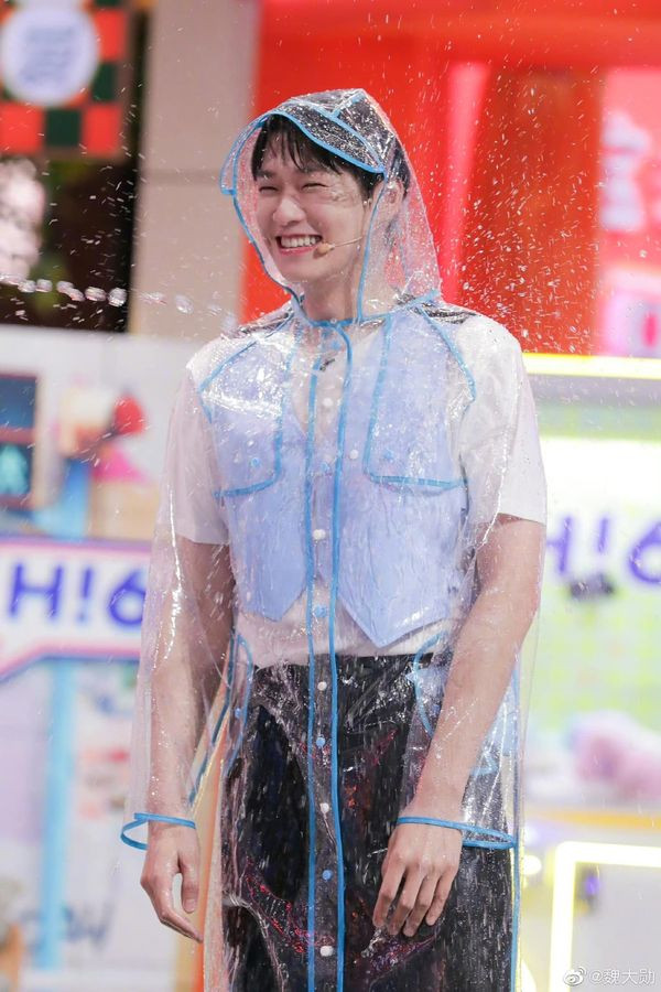 Ngụy Đại Huân ngoài đời và khi tham gia các chương trình giải trí luôn là &quot;cây hài&quot;.