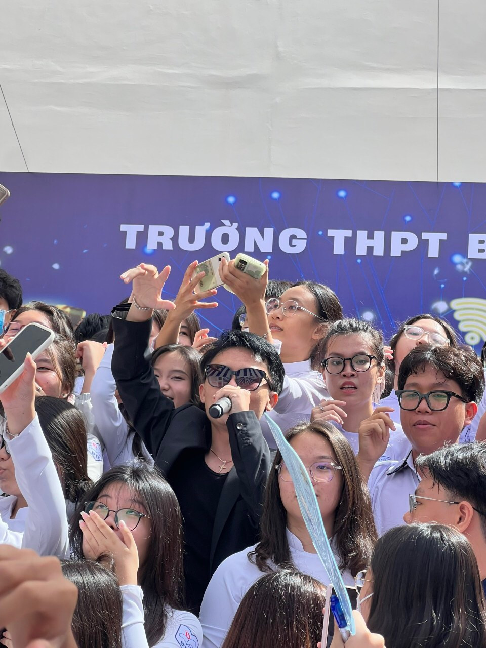 Buổi lễ khai giảng đáng nhớ ở THPT Bùi Thị Xuân (TP.HCM). Ảnh: NVCC