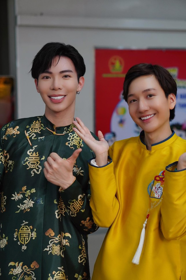 Trong cuộc sống, Đức Anh và Erik là hai người bạn thân thiết.