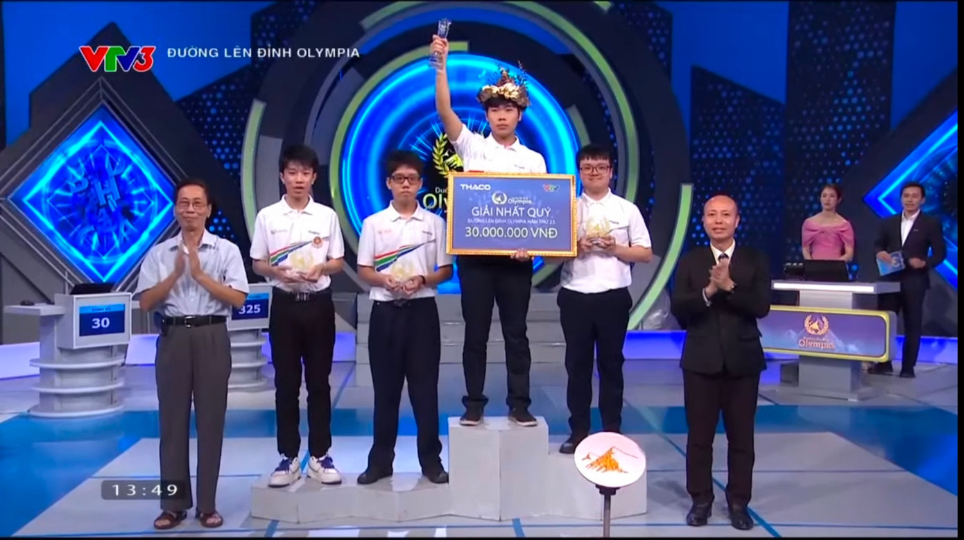 Nguyễn Việt Thành giành được vòng nguyệt quế với 325 điểm.