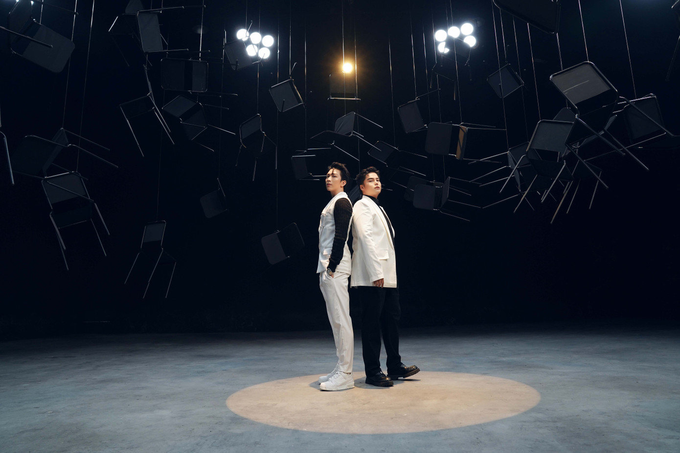 Anh Không Quan Trọng Nữa vốn được ca nhạc sĩ Nguyễn Đình Vũ sáng tác cách đây khá lâu. Anh Không Quan Trọng Nữa vốn được ca nhạc sĩ Nguyễn Đình Vũ sáng tác cách đây khá lâu.