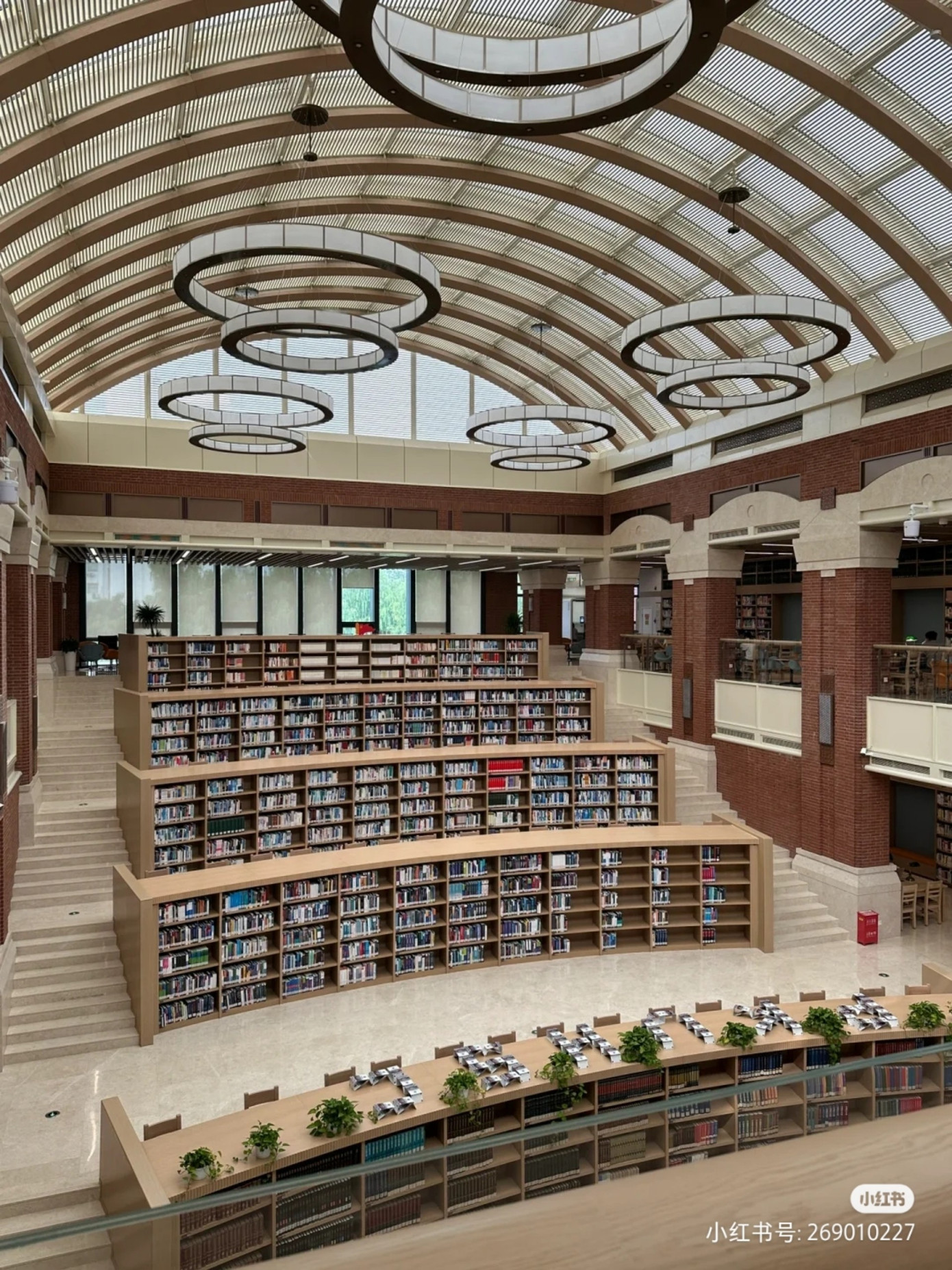 Thư viện Bắc Đại sở hữu kho tàng sách khổng lồ. Nguồn: Xiaohongshu Thư viện Bắc Đại sở hữu kho tàng sách khổng lồ. Nguồn: Xiaohongshu