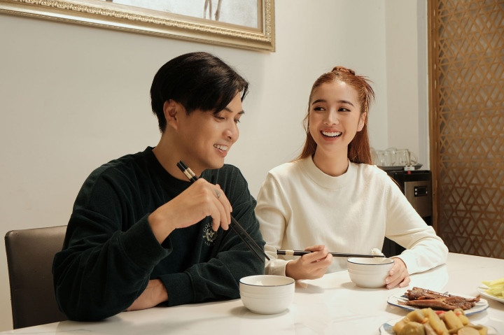 Dù khác khẩu vị vì mỗi người một vùng miền nhưng cặp đôi vẫn cố gắng dung hòa. Dù khác khẩu vị vì mỗi người một vùng miền nhưng cặp đôi vẫn cố gắng dung hòa.