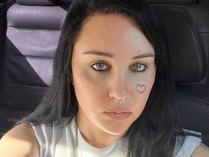 Amanda Bynes gặp một loạt các vấn đề về tâm lý khiến cô không thể quay lại nghiệp diễn xuất.