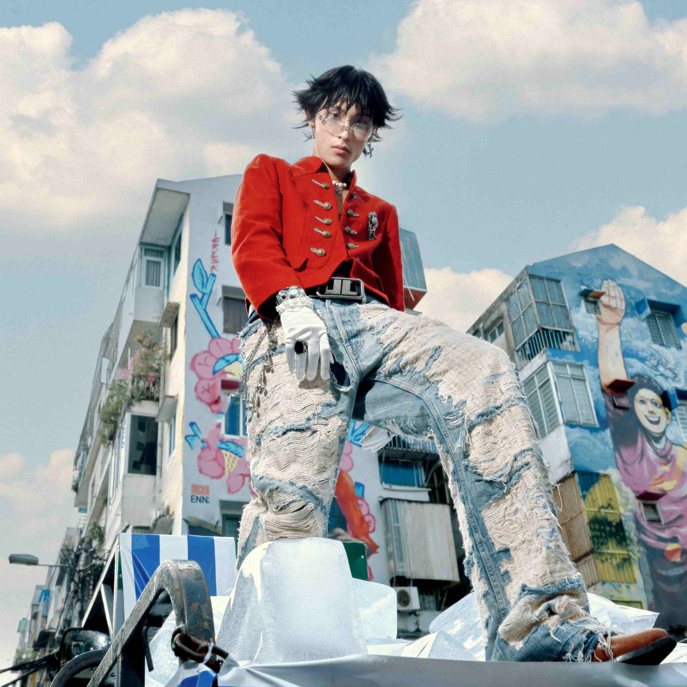 Thông qua Việt Kiều, Wren Evans muốn cho khán giả thấy một tinh thần mới: Táo bạo, bứt phá và không ngại chuyển mình.