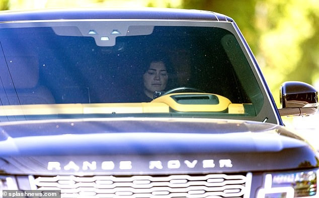 Kylie Jenner bị bắt gặp lái xe ra khỏi nhà Timothée Chalamet.