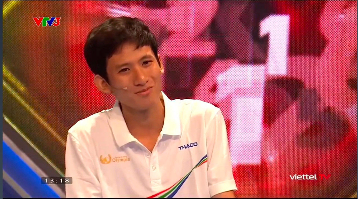 Đăng Khoa vui mừng khi trả lời chính xác từ khóa ở phần thi Vượt chướng ngại vật.