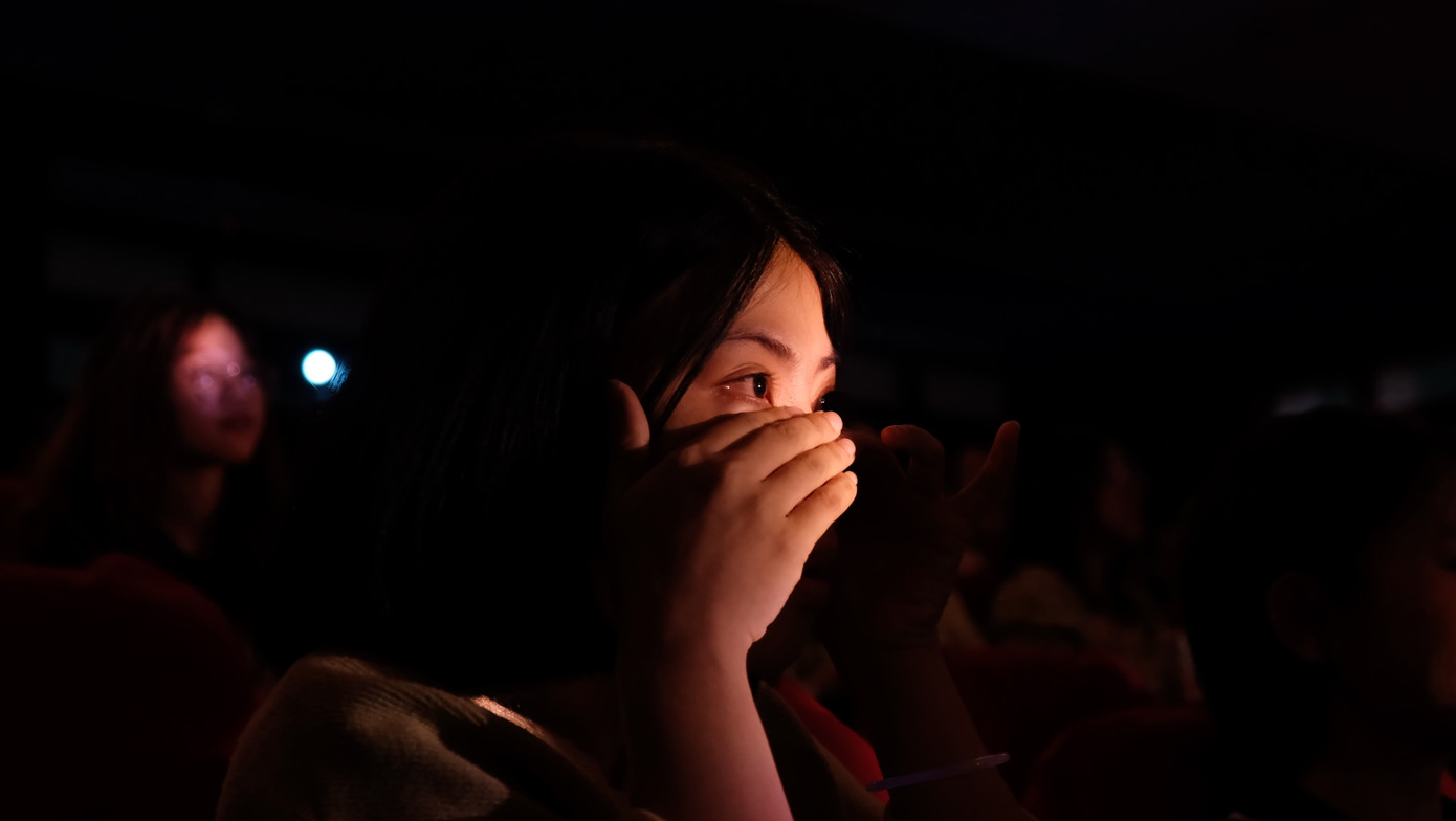 Những giây phút lắng đọng cùng nghệ thuật khiến nhiều khán giả rơi nước mắt.