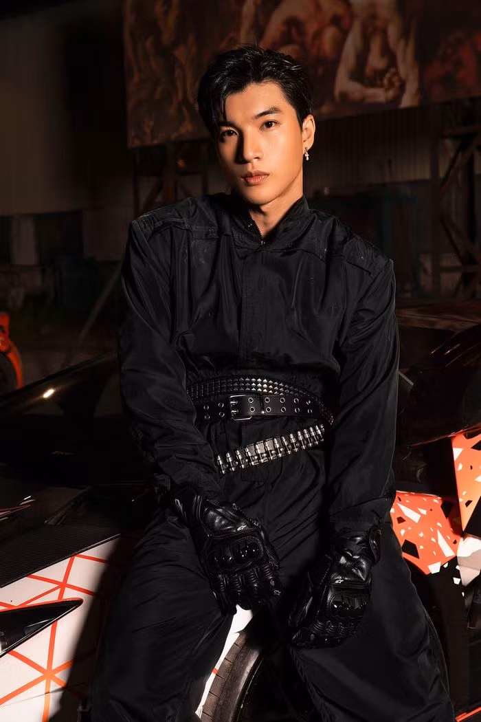 HIEUTHUHAI liên tục được các chị em nhận là "chồng iu" nhờ sự điển trai.