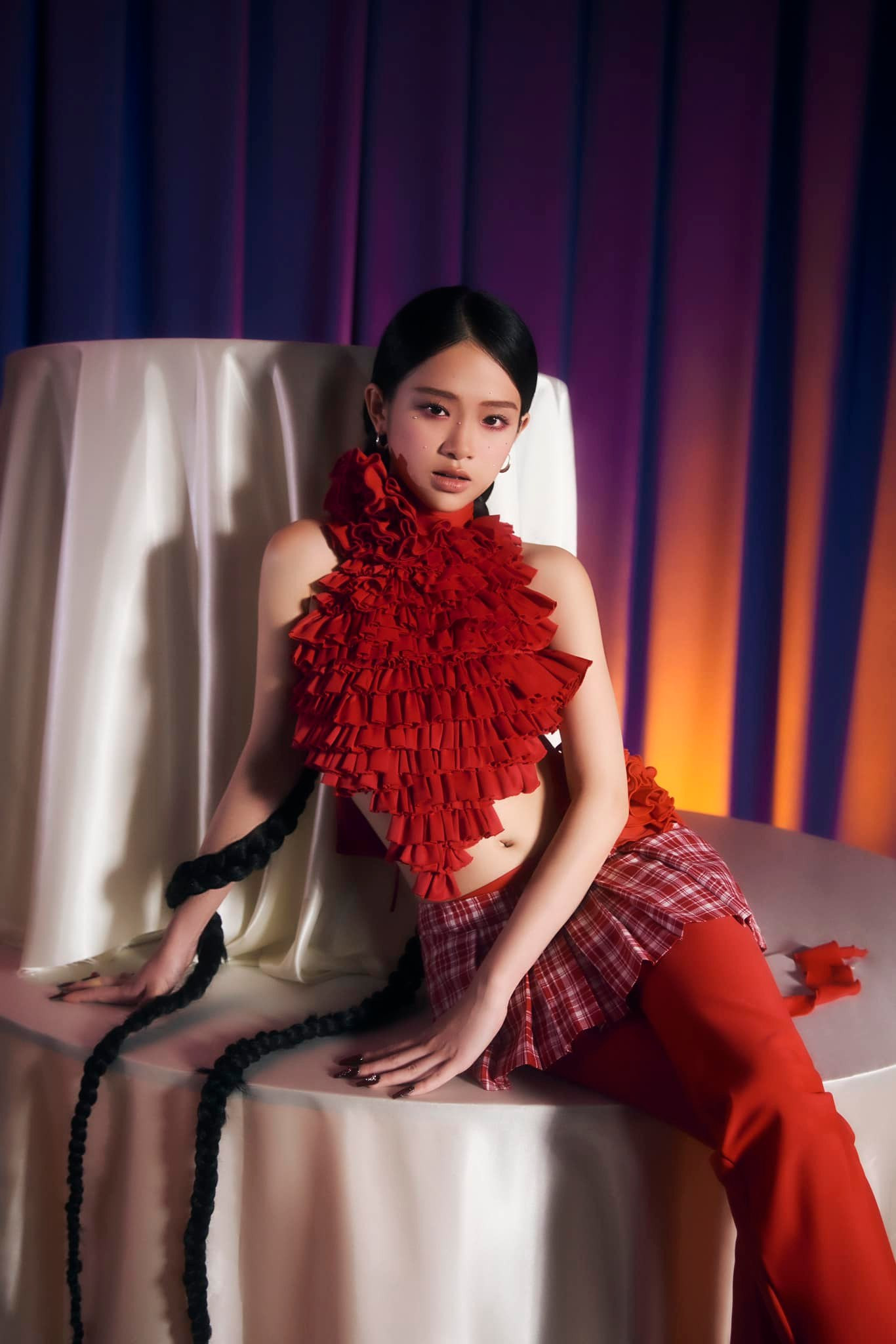 Dù có sự đầu tư chỉn chu nhưng giọng hát của cô nàng vẫn cần rèn luyện nhiều.