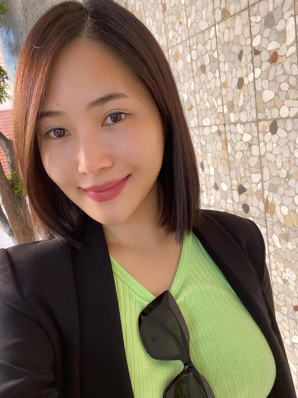 Hương Tràm được nhận xét là ngày càng trưởng thành hơn trong phong cách. Hương Tràm được nhận xét là ngày càng trưởng thành hơn trong phong cách.