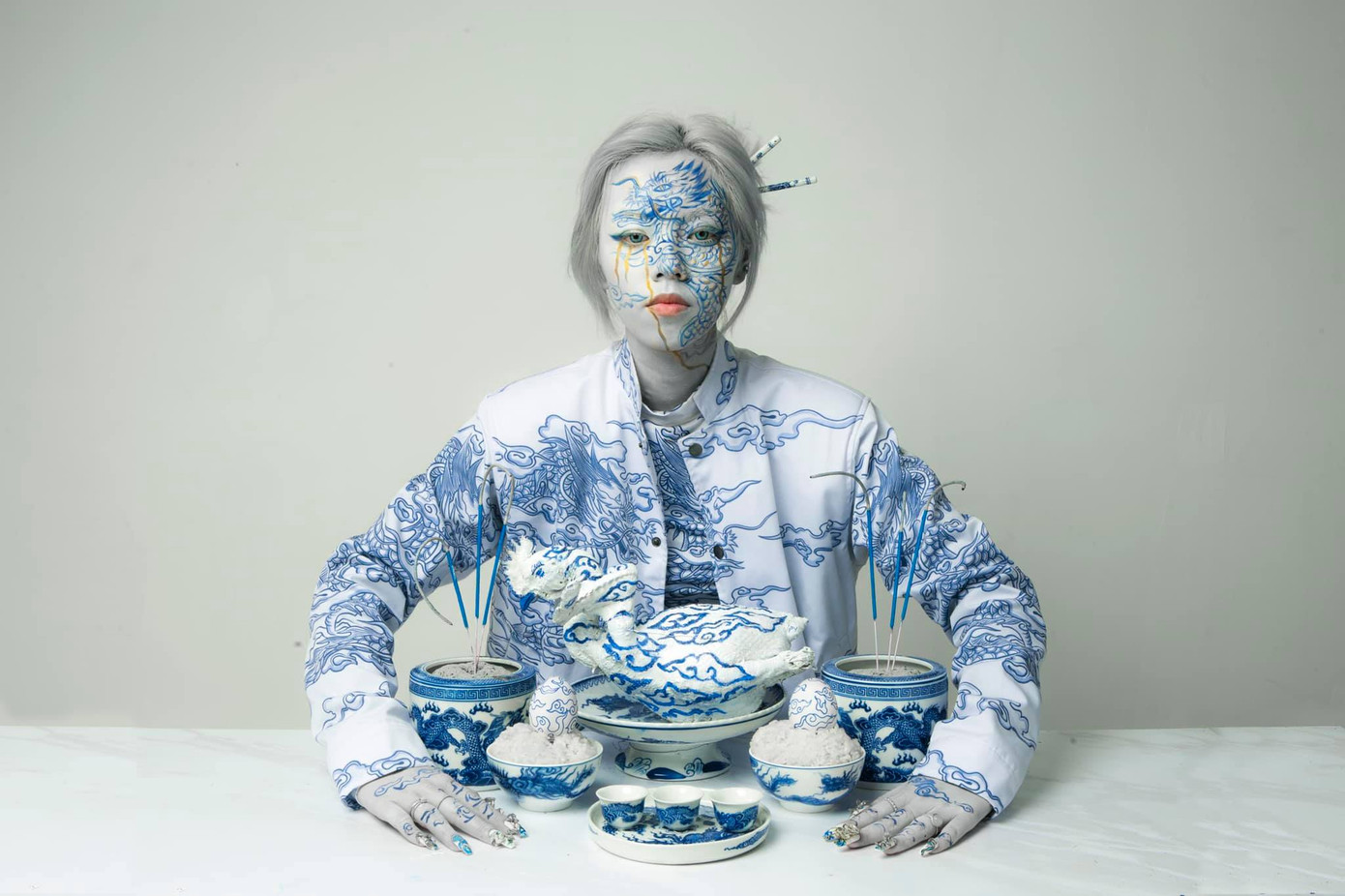 Vũ Hải Yến (Yến Jii) là nữ makeup artist tài hoa sinh năm 1999 đến từ Hải Phòng. Cô nổi tiếng trên mạng xã hội nhờ tài năng trang điểm cực đỉnh và mang đậm phong cách riêng biệt, không đi theo lối mòn giống nhiều makeup artist khác. Vũ Hải Yến (Yến Jii) là nữ makeup artist tài hoa sinh năm 1999 đến từ Hải Phòng. Cô nổi tiếng trên mạng xã hội nhờ tài năng trang điểm cực đỉnh và mang đậm phong cách riêng biệt, không đi theo lối mòn giống nhiều makeup artist khác.